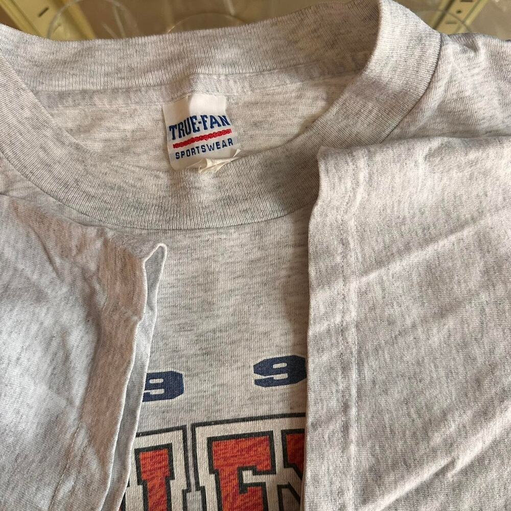 Vintage 1997 Detroit Red Wings vs Philadelphia Flyers Shirt - Picture 7 of 7